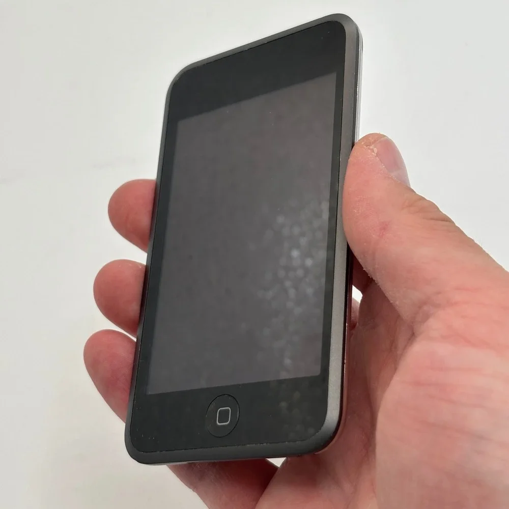 Apple iPod Touch 1st Generation 16GB Black Silver‎ Model A1213 NEEDS BATTERY